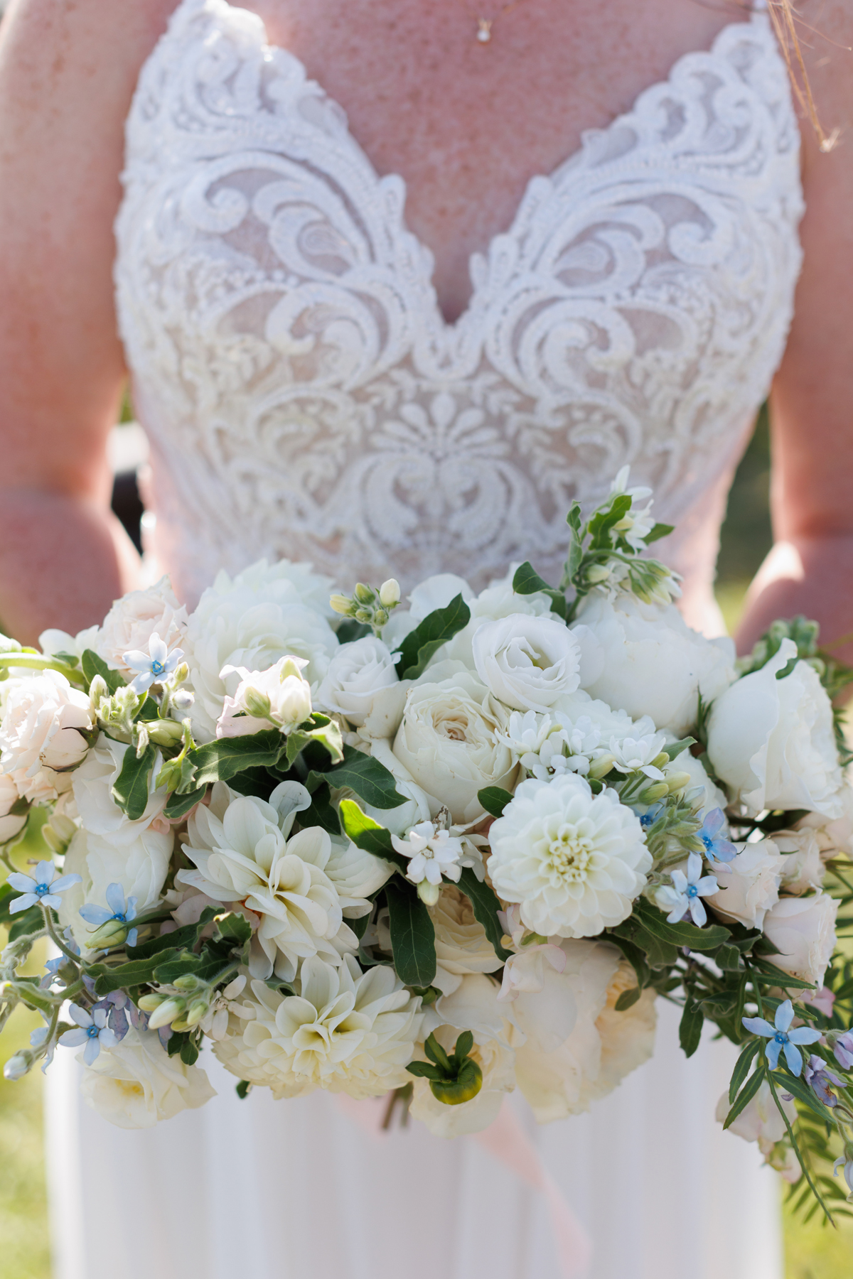 white bridal bouquet