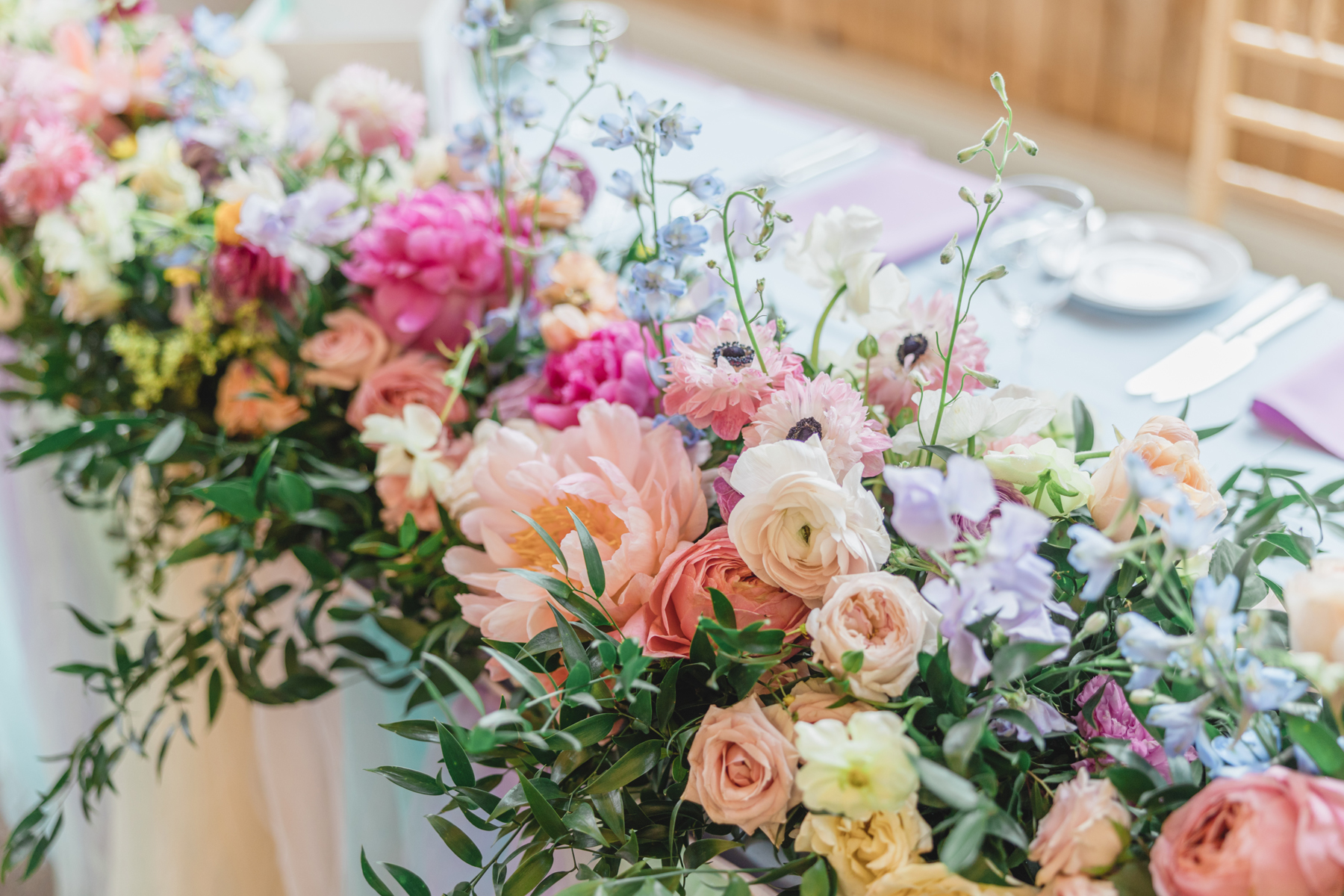 garden style sweetheart table wedding florals